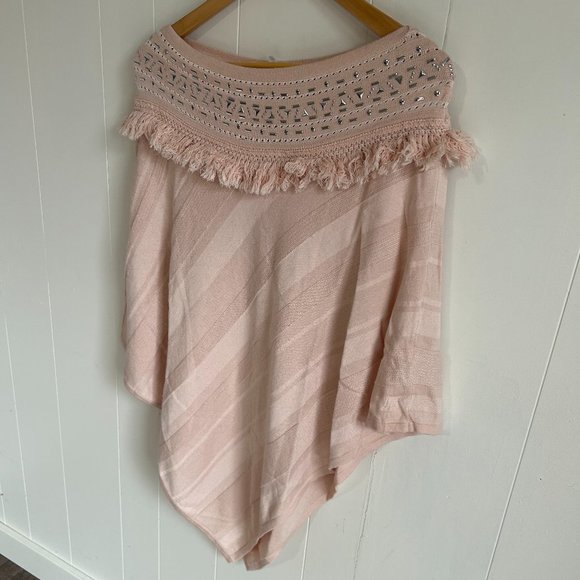 Beautiful Poncho - Picture 3 of 8